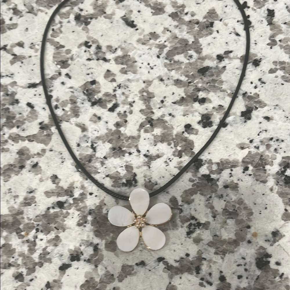 Chic Floral Pendant Necklace with White Petals